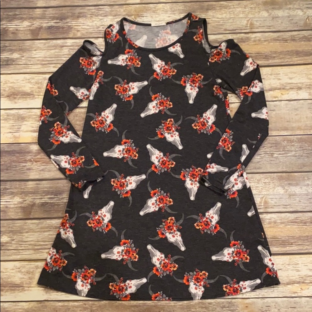 Floral bull horn tunic with open shoulders